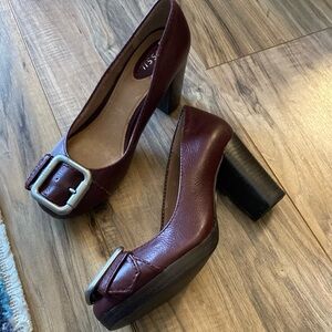 Fossil Maddox Burgundy Leather Stacked Heel Buckle Pumps Sz 6 Y2K Vintage